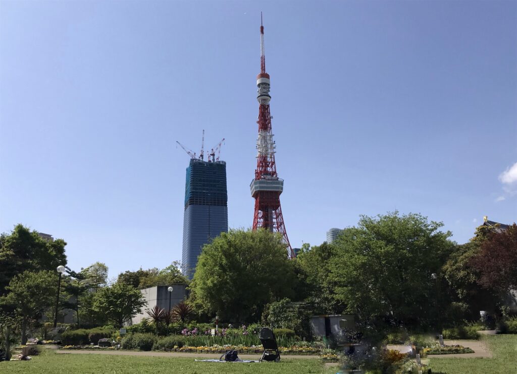 港区立芝公園からみた東京タワー