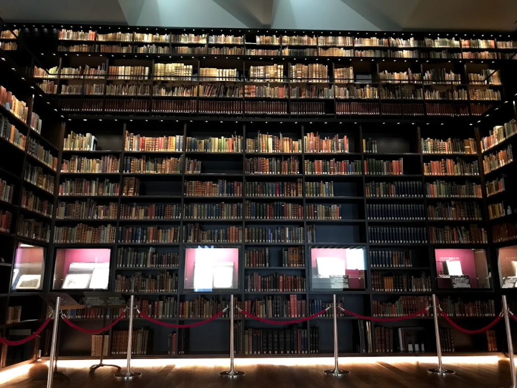 駒込にある東洋文庫ミュージアムの本棚