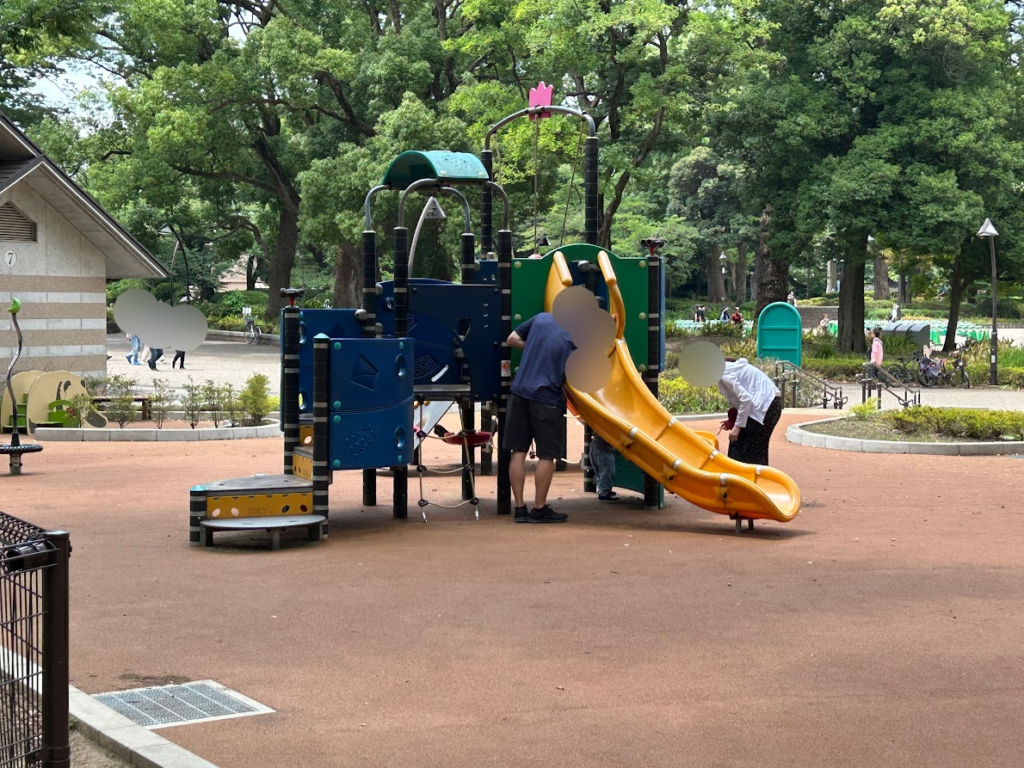 上野公園にあるこども広場の遊具