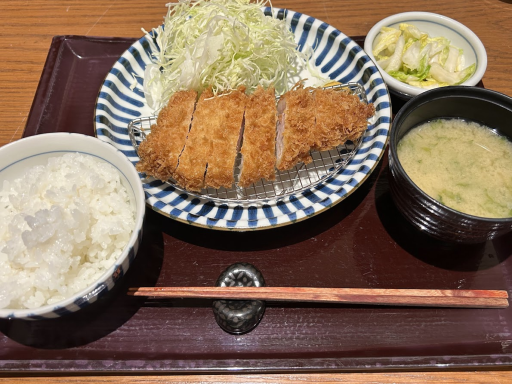 葛西駅にある「豚料理田」のロースカツ定食1,130円