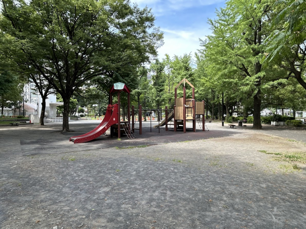 都立芝公園の児童公園の遊具